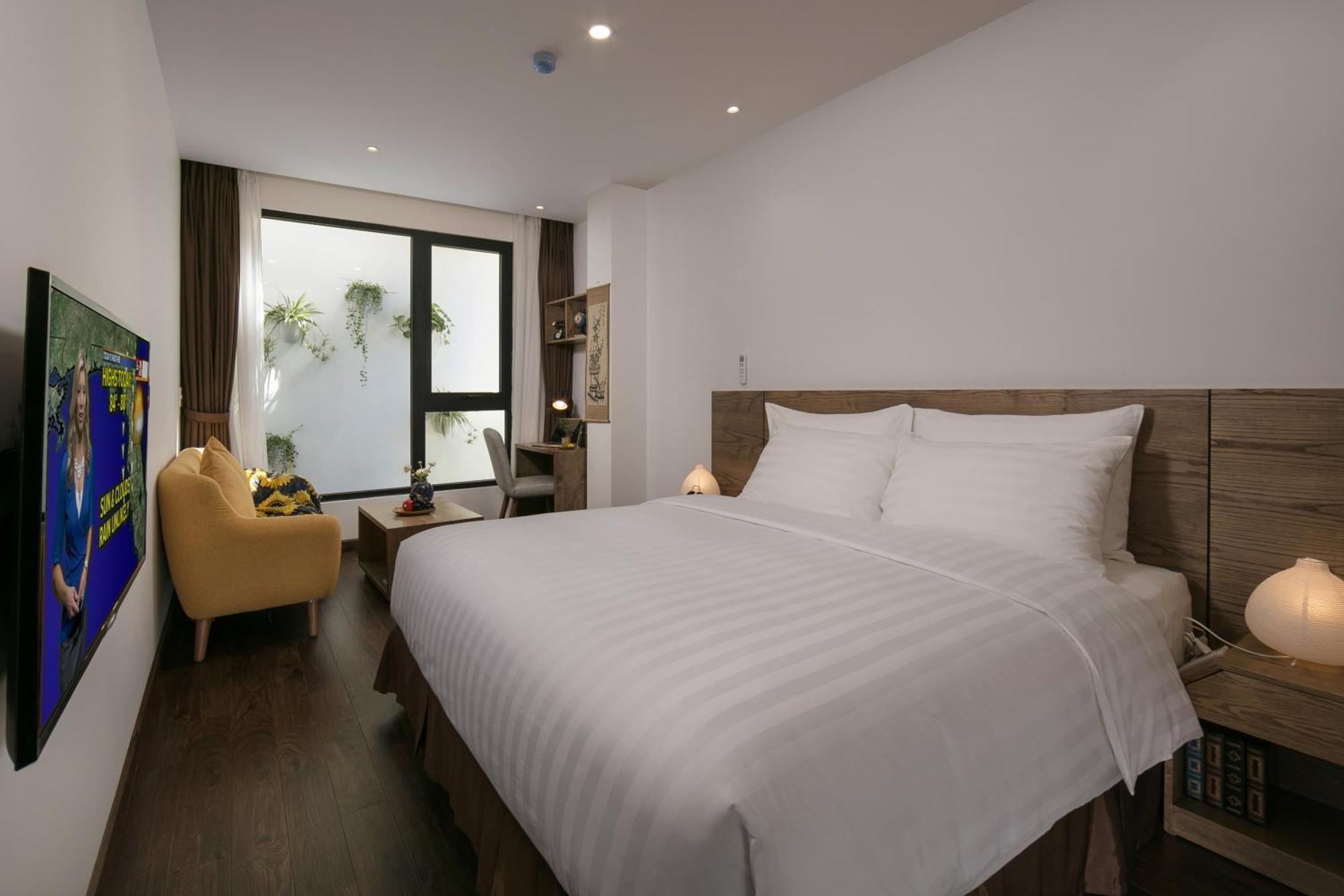 Hotel The Bloom Pham Viet Chanh - Modern Living Space In Saigon - A Choice For Western Travelers